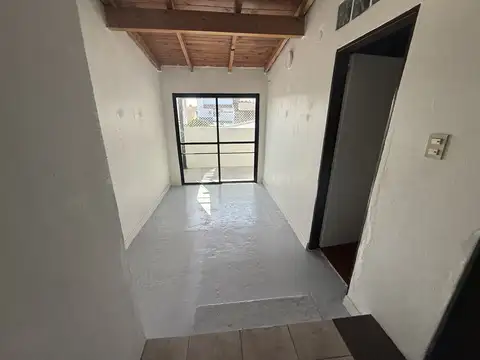 PISO TIPO DUPLEX 3 DORMITORIOS  TODO EN PLANTA ALTA   IMPECABLE