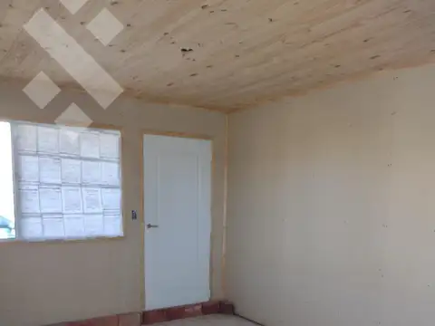 Casa 2 ambientes con 1 baño