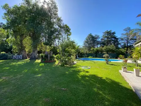 Casa en Venta con 2 cocheras
