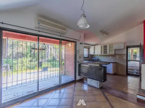 Casa 5 ambientes con 2 baños