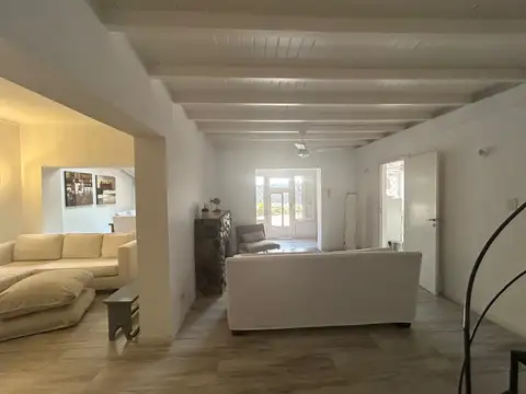Casa en Venta con 3 cocheras