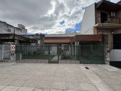 Casa en venta de 3 amb con jardin, garage, patio y terraza. Ercilla 7600, Barrio Naon