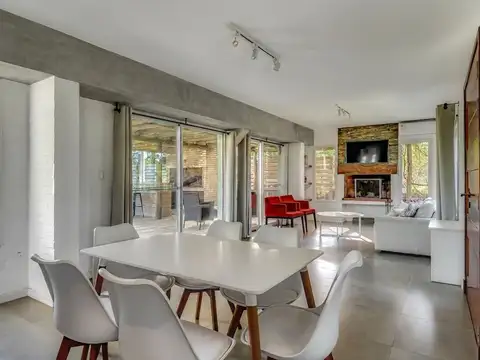Depto Tipo Casa en Venta con 1 cocheras