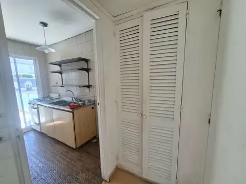 Venta. Departamento 2 ambientes. Carlos Pellegrini 1000.