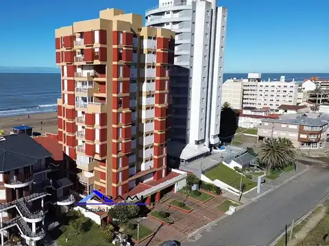 Departamento de 3 ambientes frente al mar
