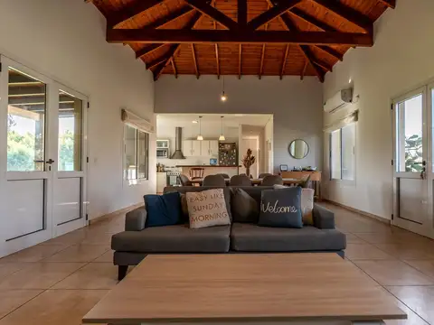 Casa en Venta con 2 cocheras