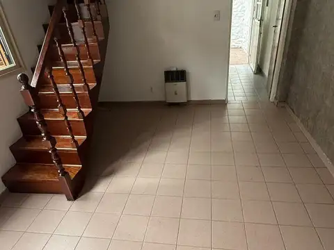Depto Tipo Casa 3 ambientes con 1 baño