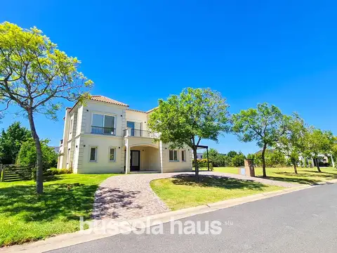 Casa 6 ambientes con 3 baños