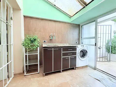 Casa 5 ambientes con 2 baños