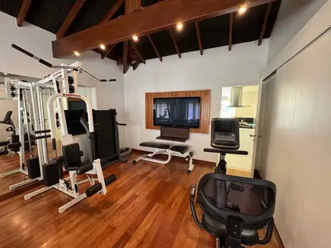 Casa en Venta con 4 cocheras