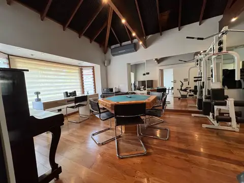 Casa 7 ambientes con 6 baños