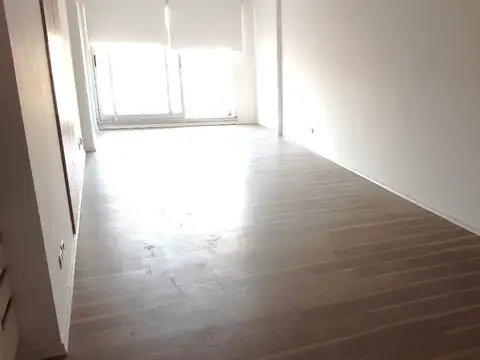 PISO ALTO. BALCÓN. LUMINOSO. Pisos de Madera.DIVISIBLE. AMENITIES.
