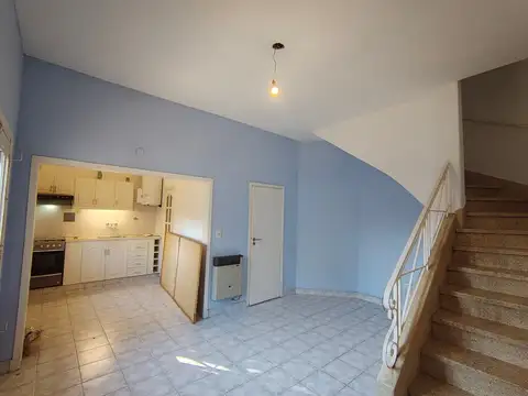 Depto Tipo Casa en Alquiler de 3 ambientes