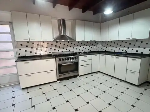 2 CASAS - LOTE UNICO - INTERNO - PICHINCA