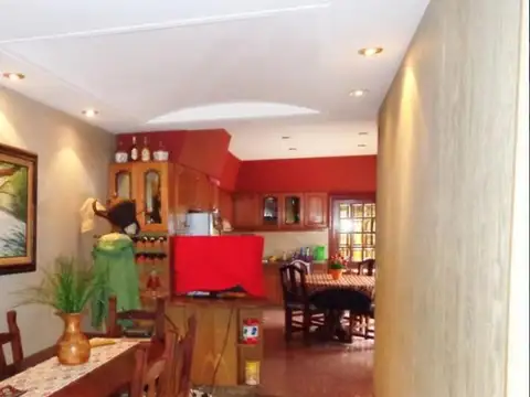 Casa 5 ambientes con 2 baños