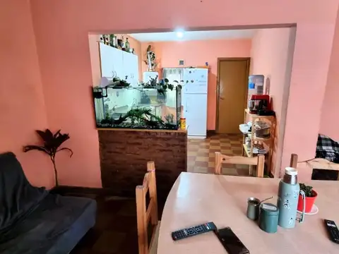 Casa 6 ambientes con 2 baños