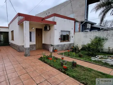 Casa y departamento en venta en el Centro de Del Viso, Pilar, sobre calle Lisandro de la Torre