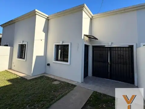Casa en venta - 2 Dormitorios 1 Baño - Chivilcoy