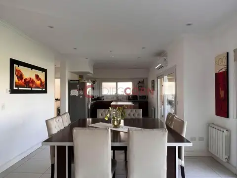 Casa en Venta con 6 cocheras