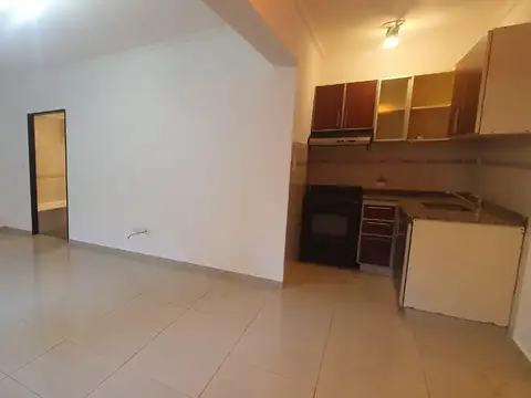 Departamento en Alquiler en Monte Castro, $ 600.000