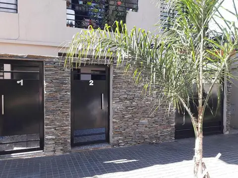 DEPTO. TIPO PH 2 AMBIENTES EN ALQUILER  CON 2 PATIOS - FLORIDA OESTE