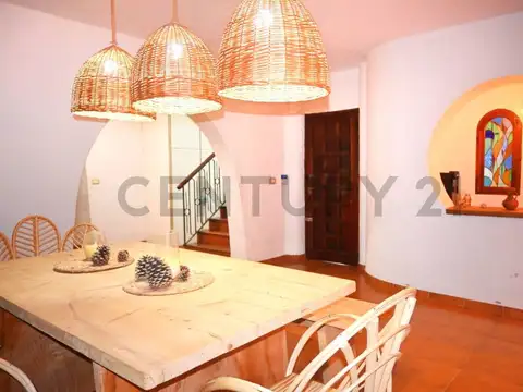 Casa en Venta con 2 cocheras