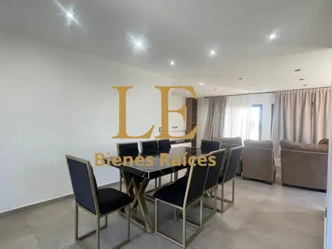 Casa en Venta con 4 cocheras