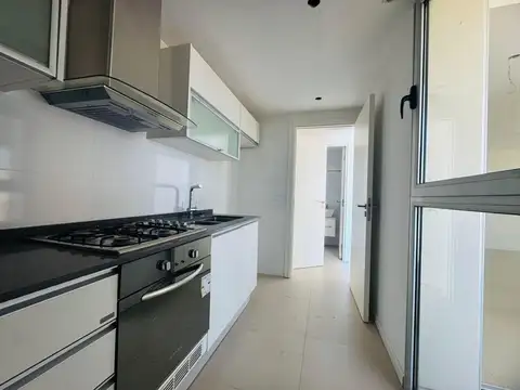 Departamento de cuatro ambientes en el edificio Aqua