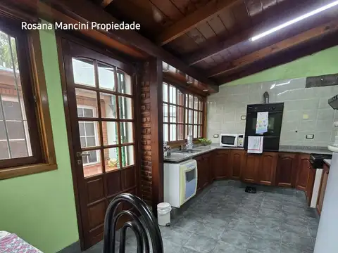 Casa 6 ambientes con 4 baños