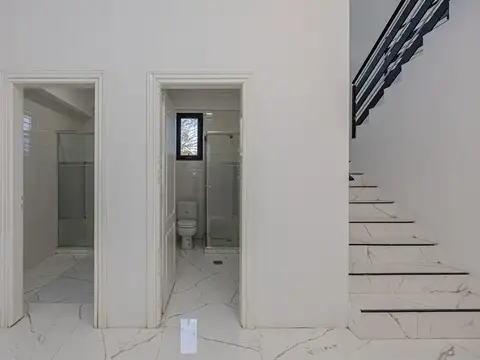 VENTA CASA /SALON 4 AMB  SAN MIGUEL CON PILETA