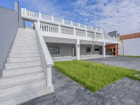 VENTA CASA /SALON 4 AMB  SAN MIGUEL CON PILETA