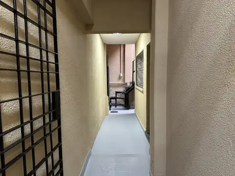 Miguel Ángel Mauriño ante esquina Av. Zapiola , Piso 2