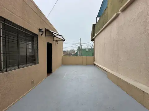 Depto Tipo Casa en Alquiler en Bernal Oeste, $ 450.000