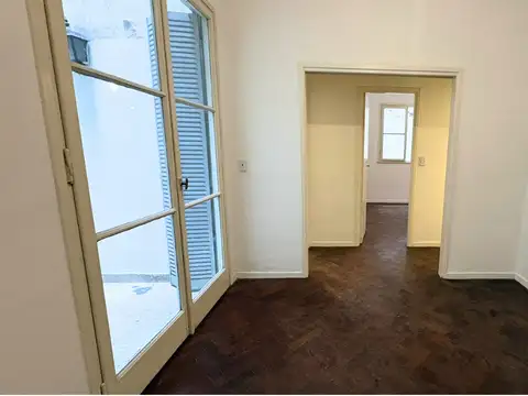 Depto de 3 Ambientes en Planta Baja, con Lavadero y Patios Internos. Luminoso