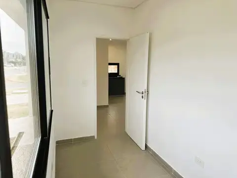 Casa en Alquiler con 2 cocheras