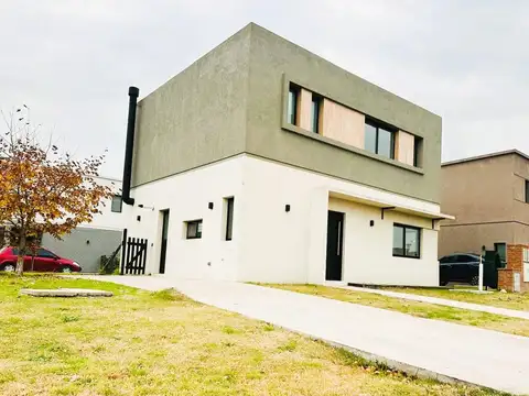 Casa de 5 ambientes en alquiler anual Barrio El Aljibe, Manzanares, Pilar.