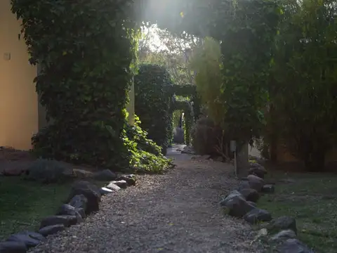 MENDOZA: SAN RAFAEL, 14 CABAÑAS A ORILLAS DEL RIO ATUEL, 6600 M2. CONSULTE. IDEAL INVERSOR