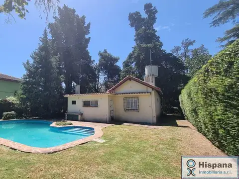 Casa en venta con pileta, sobre la calle Lisandro de la Torre, Del Viso, Pilar.