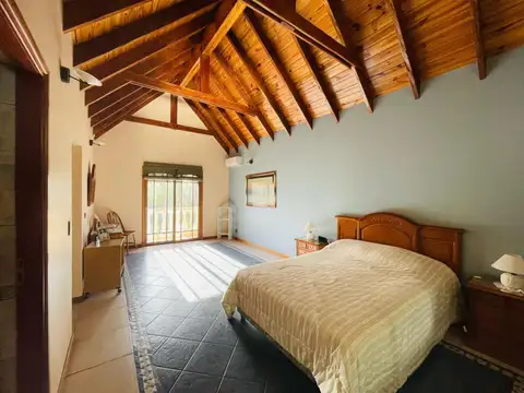 Casa en Venta con 3 cocheras