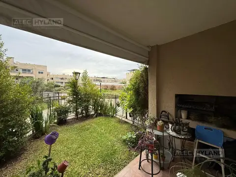 Departamento 2 ambientes con jardín en venta en Sucre San Isidro
