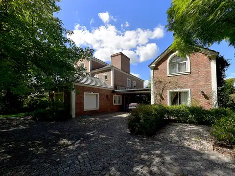 Casa en Venta con 2 cocheras