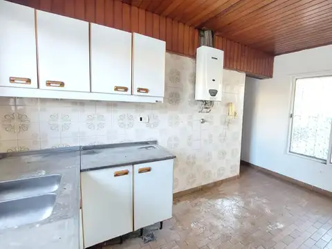Casa 6 ambientes con 1 baño