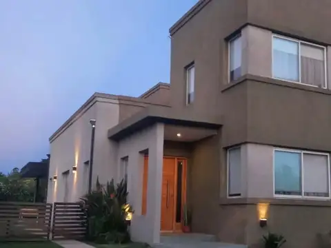 Glm.excelente Casa En Barrios Los Olivares 100