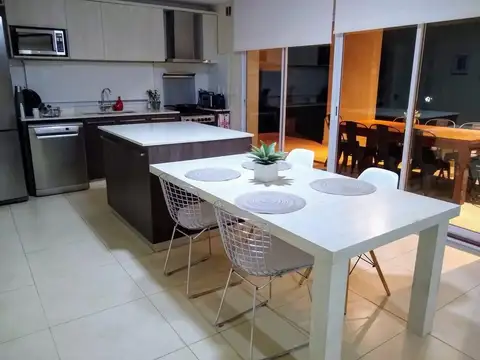 Casa en Alquiler de 3 dormitorios