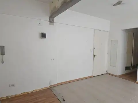 Venta de Departamento 3 ambientes a refaccionar en Monte Castro