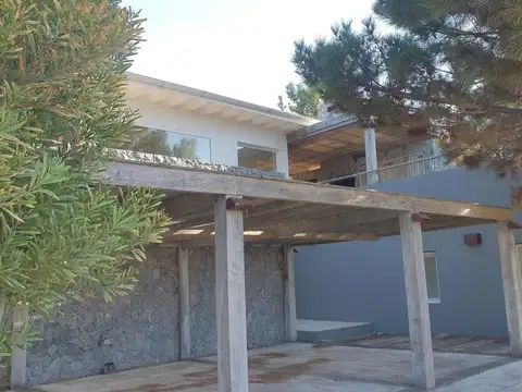 Casa 7 ambientes con 4 baños