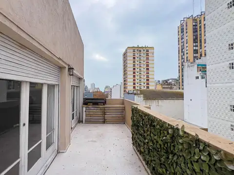VENTA DEPARTAMENTO 5 AMBIENTES AL FRENTE CENTRO