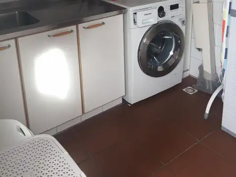 Hermosa casa en venta, 5 ambientes con jardín, en barrio caferata, Parque Chacabuco