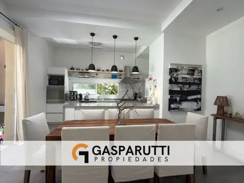 Casa en Venta con 4 cocheras