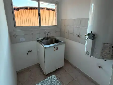Departamento 6 ambientes con 1 baño